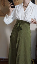 Load image into Gallery viewer, Chun yi 春意 Olive Green Weijin Tang 10 Panel Poqun Skirt