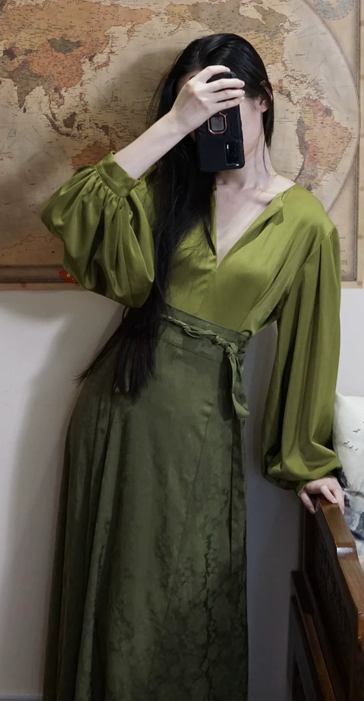 Chun yi 春意 Olive Green Weijin Tang 10 Panel Poqun Skirt